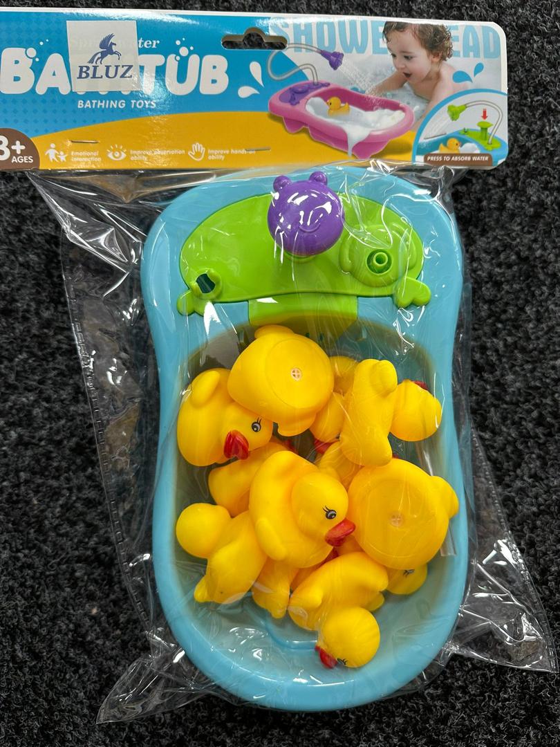 Spray Water Bathtub Bathing Toy Set with Rubber Ducks & Shower Head