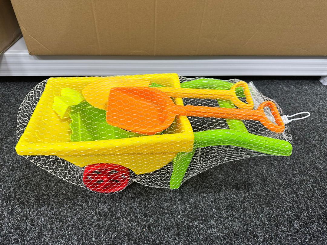 Beach Toys 7-Piece Sand Play Set with Wheelbarrow – JX5712